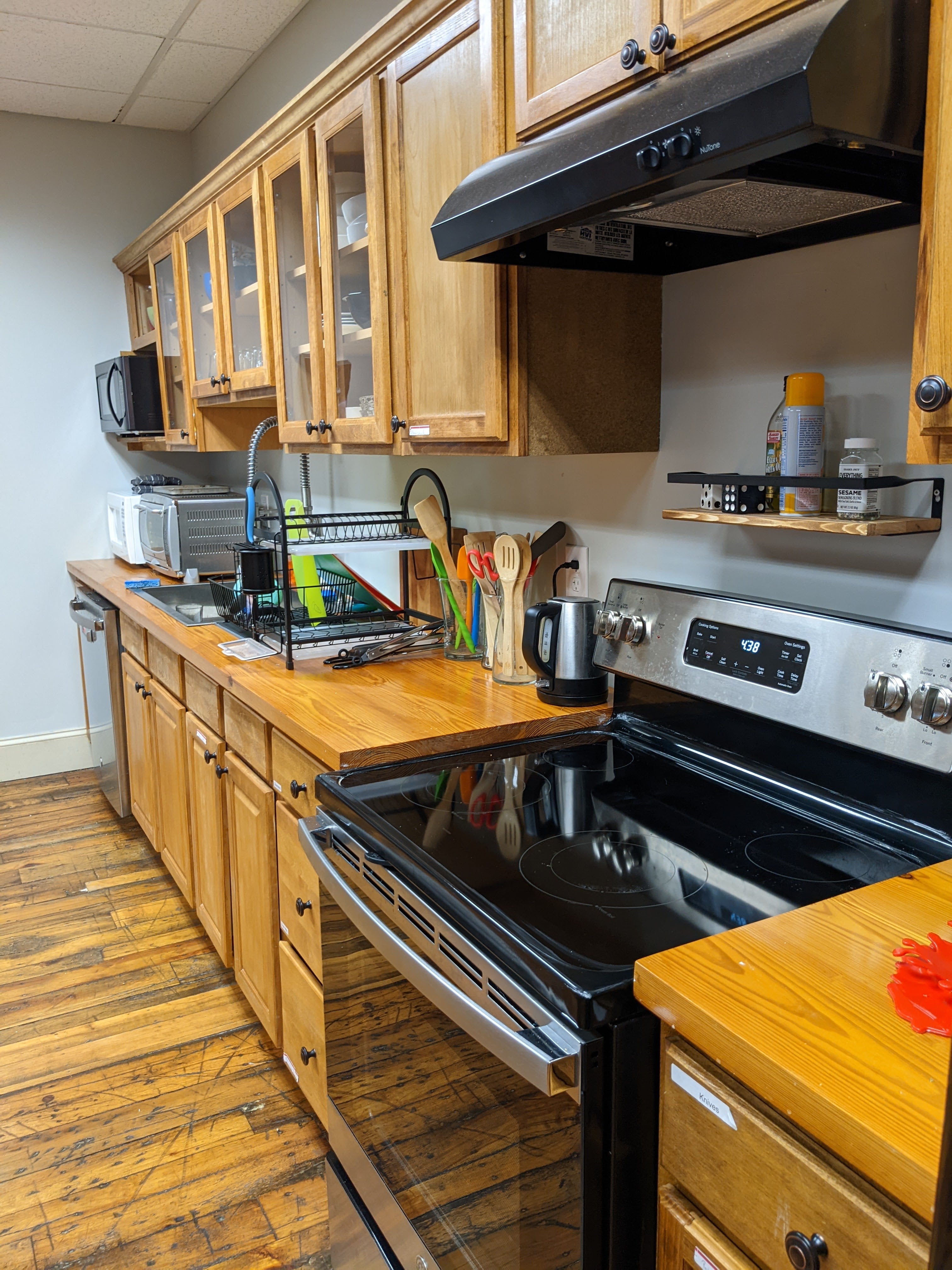 Tabletop Tycoon Hiring benefits fully stocked kitchen